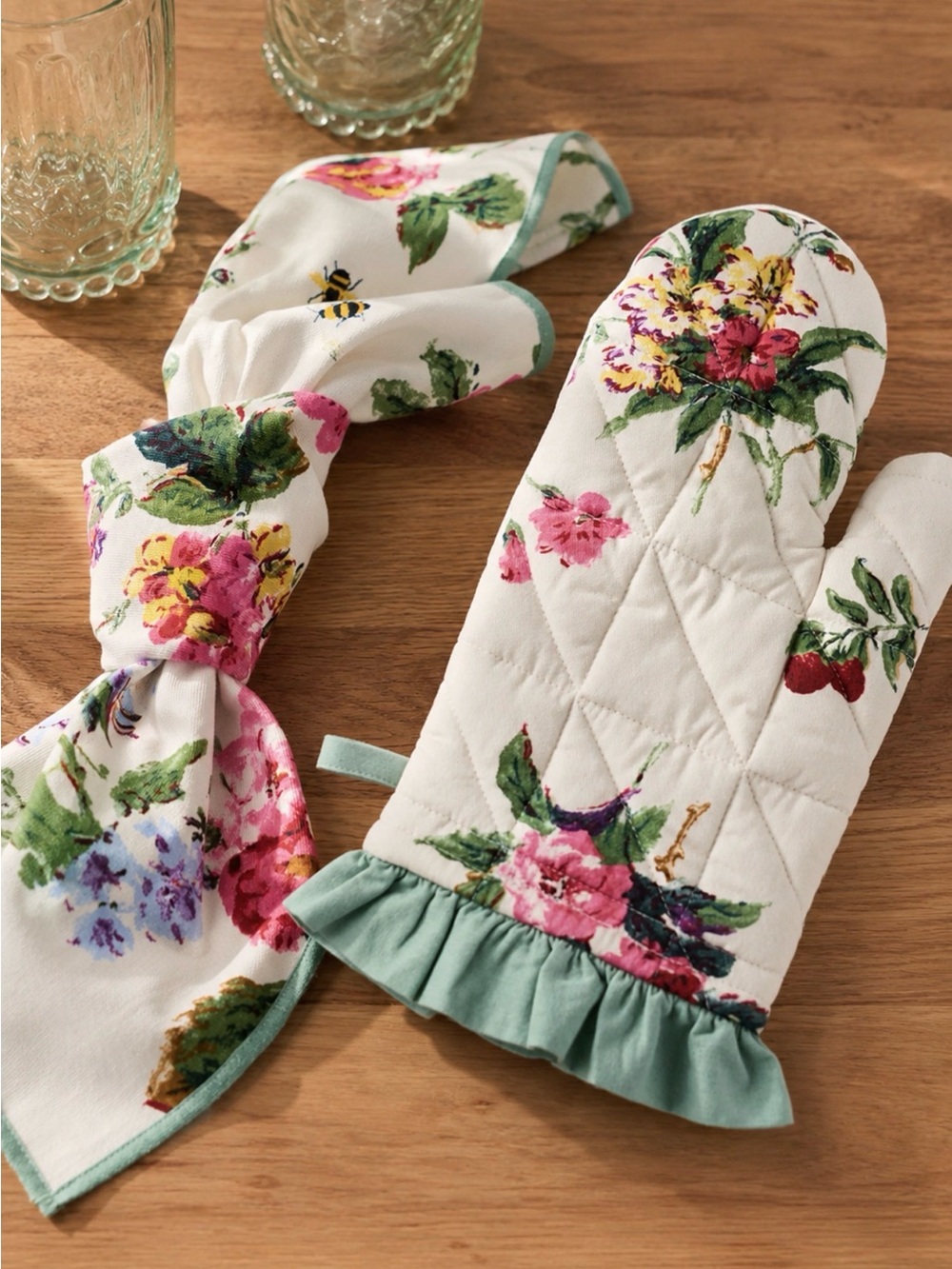 NEW Anthropologie Camille Cotton Oven Mitt and Camille Napkins, Set of 2